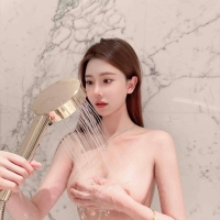 个人自聊自做舌吻水多小妹妹
